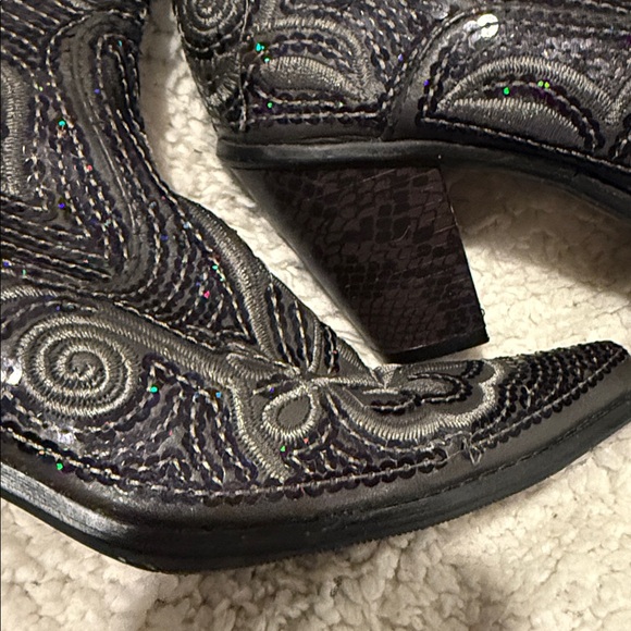 Elegant Gray Patterned Women's Heeled Boots - Picture 3 of 5